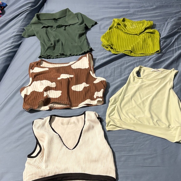 Five crop tops in large. Various brands. Cute tops. - Picture 11 of 11